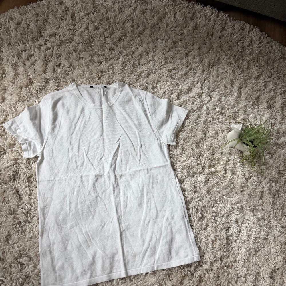 Simple and stylish Casual White super soft, comfortable plain and simple white s
